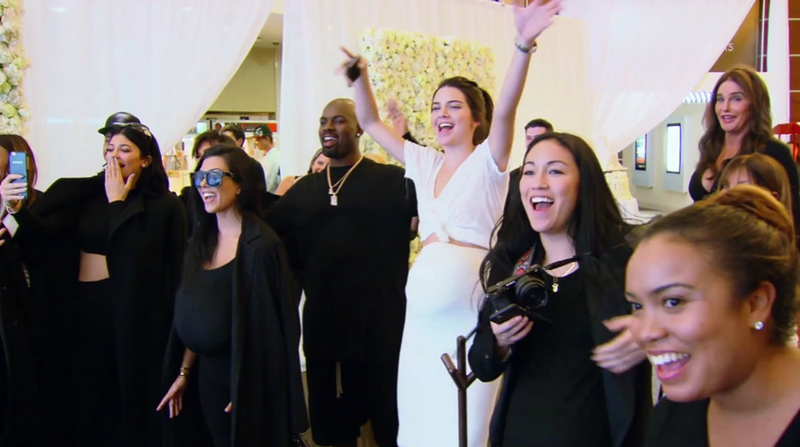 Illustration for article titled Keeping Up With the Kontinuity Errors: The Kardashians Ever-So-Briefly Cease Filming for Lamar